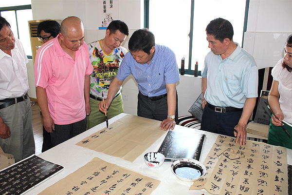 中國(guó)人民大學(xué)、北京師范大學(xué)王學(xué)嶺書(shū)法工作室在安邦集團(tuán)面授會(huì)(圖2)